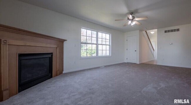 Foto del edificio - 1611 W Geneva Rd