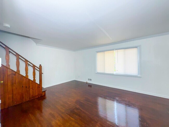 Building Photo - 12040 Valleywood Dr