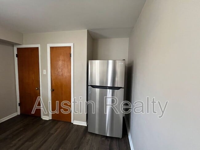 Building Photo - 4367 Boswell Ave