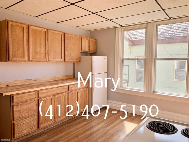 Building Photo - 1 br, 1 bath Triplex - 1610 Davis Avenue 2