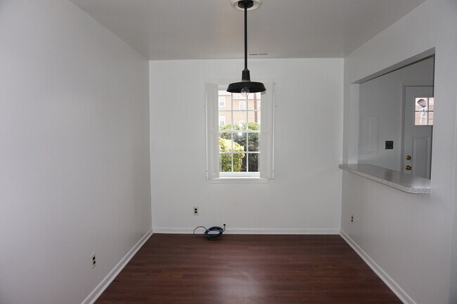 Foto del edificio - 3BR/1BA Renovated TH Close to Johns Hopkin...
