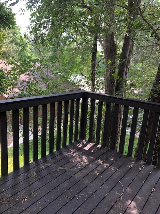 Foto del edificio - Spacious 1 bed/1bath/garage w fireplace.