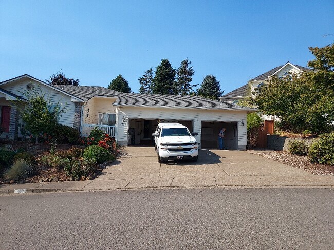 Foto del edificio - 1357 Cathlamet Ct NW