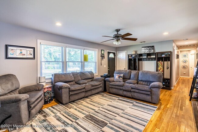 Building Photo - 3 br, 2 bath House - 1808 1st Ave