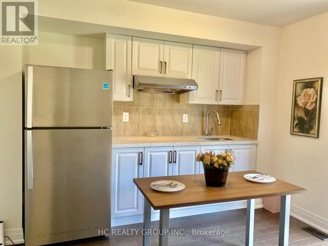 Building Photo - 2123 Royal Gala Cir