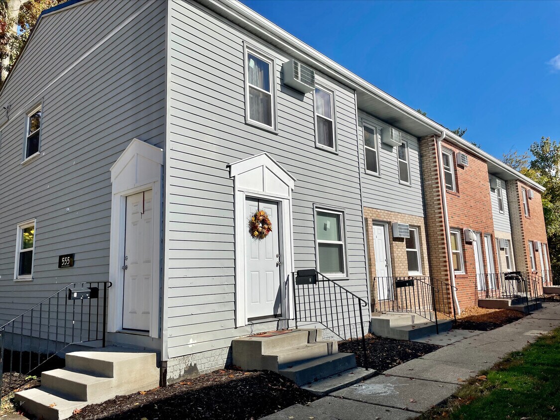 Primary Photo - 555 Schiller Ave