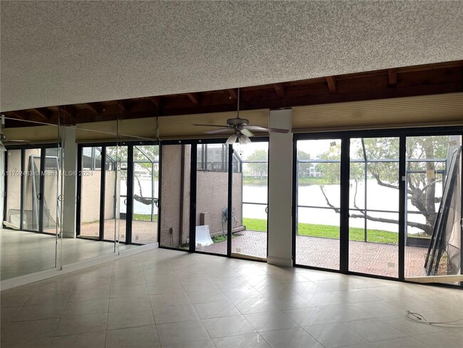 Foto del edificio - 11390 NW 14th Ct