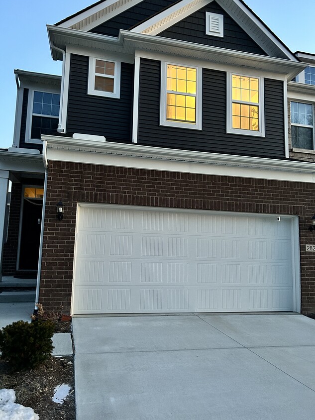 Foto principal - 2824 Prairie View Rd
