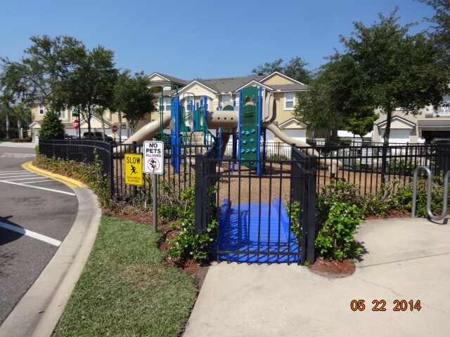 Foto del edificio - 7060 Deer Lodge Cir