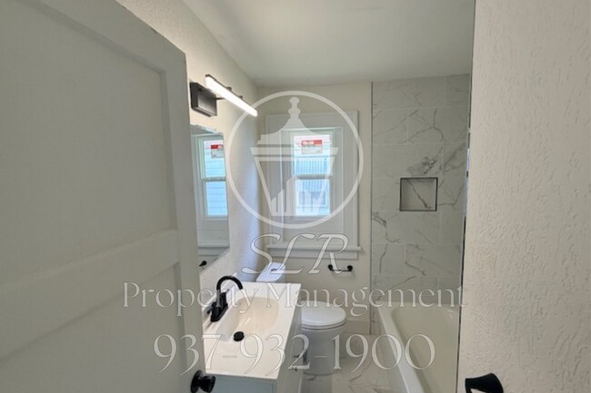 Foto del edificio - 3925 Hoover Ave