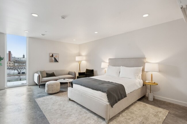 Building Photo - Brix