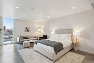 Building Photo - Brix