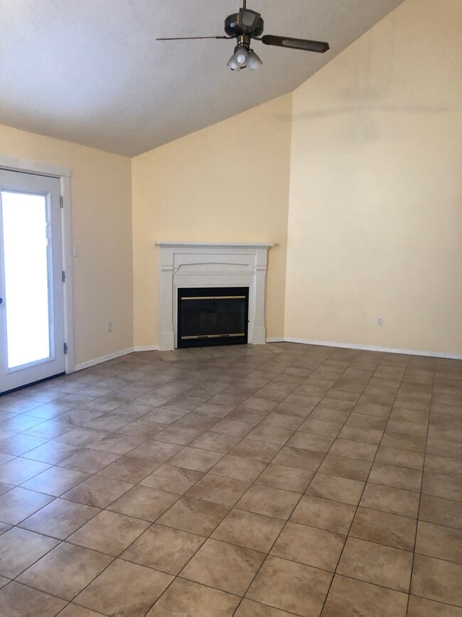 Great room with French doors out to nice patio - 2181 Bellemeade Cir
