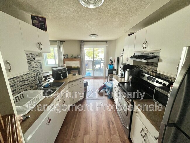 Photo du bâtiment - 1033 Youville Dr W Northwest