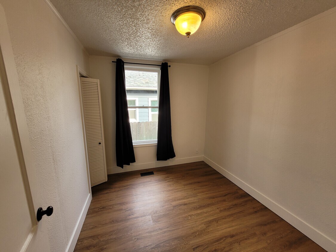 1574 Se Sherrett Street, Portland, OR 97202 - House Rental in