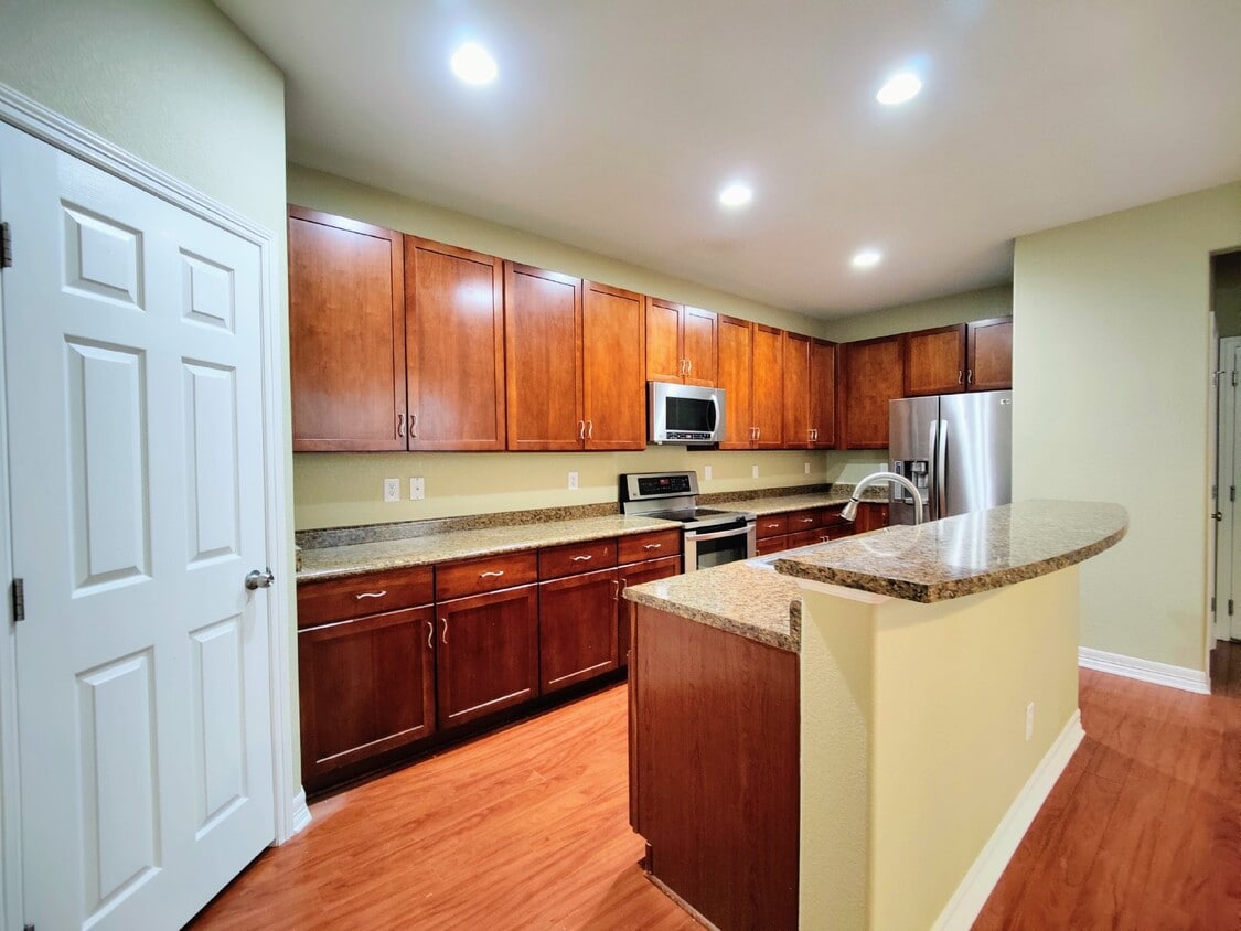 9007 Apache Plume Dr Unit B, Parker, CO 80134 Room for Rent in Parker