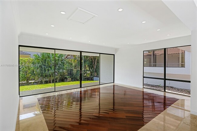 Building Photo - 8118 Los Pinos Blvd