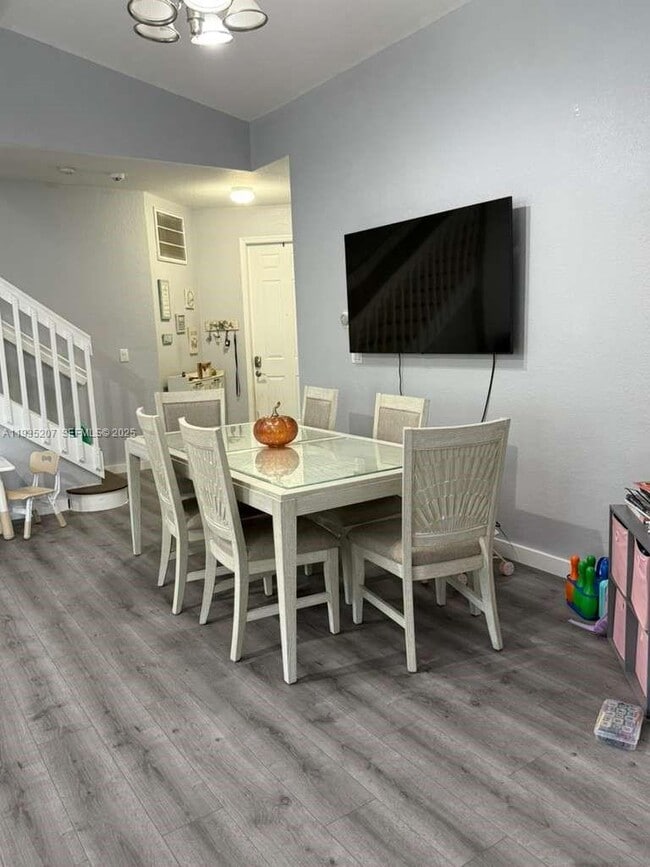 Foto del edificio - 1271 NE 40th Rd