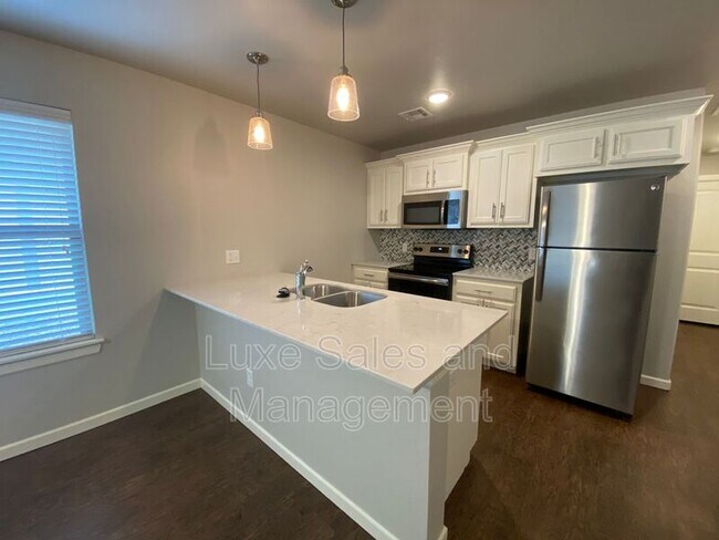 Foto del edificio - 11512 N Lincoln Blvd