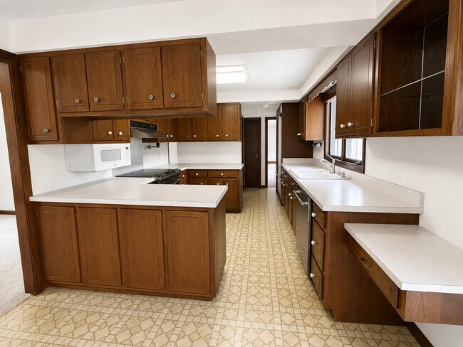 Building Photo - 103 Cottonwood Rd
