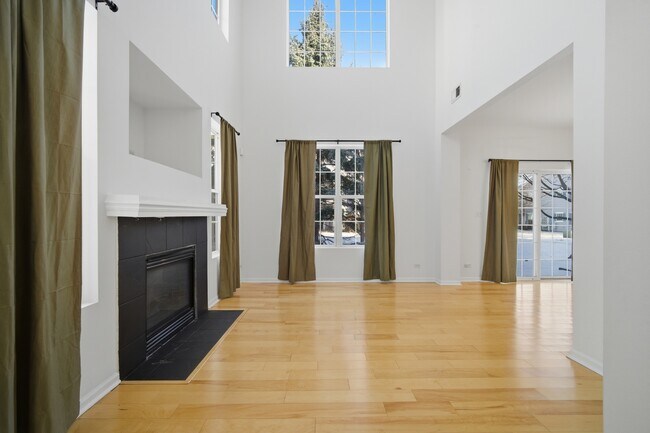 Foto del edificio - 1929 Golden Gate Ln