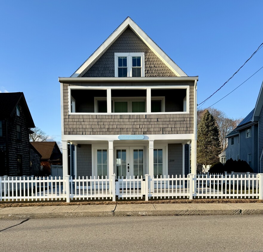 Primary Photo - 209 Seaside Ave