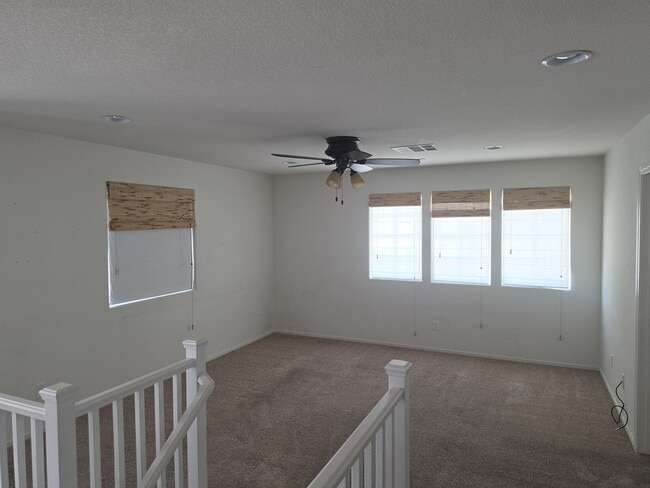 Building Photo - 4 Bedrooms PLUS loft and office/den in Cadence!