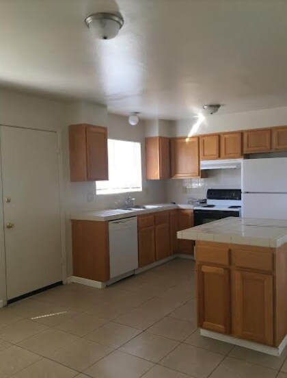 Foto del edificio - 1684 Stardust Ct