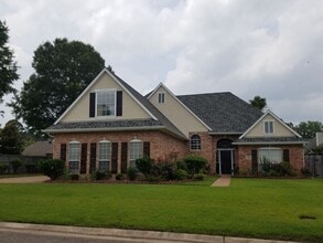 Building Photo - 408 Hidden Oaks Cir
