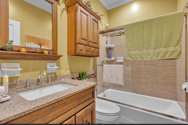 Foto del edificio - 150 S 6th Ave