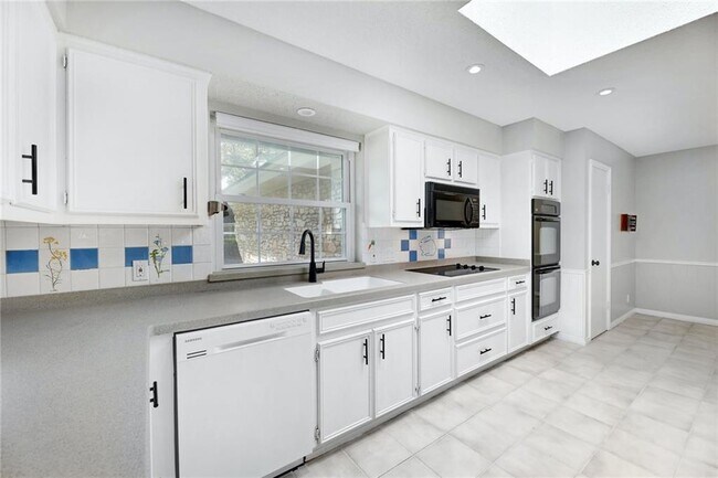 Foto del edificio - 10501 Spicewood Pkwy