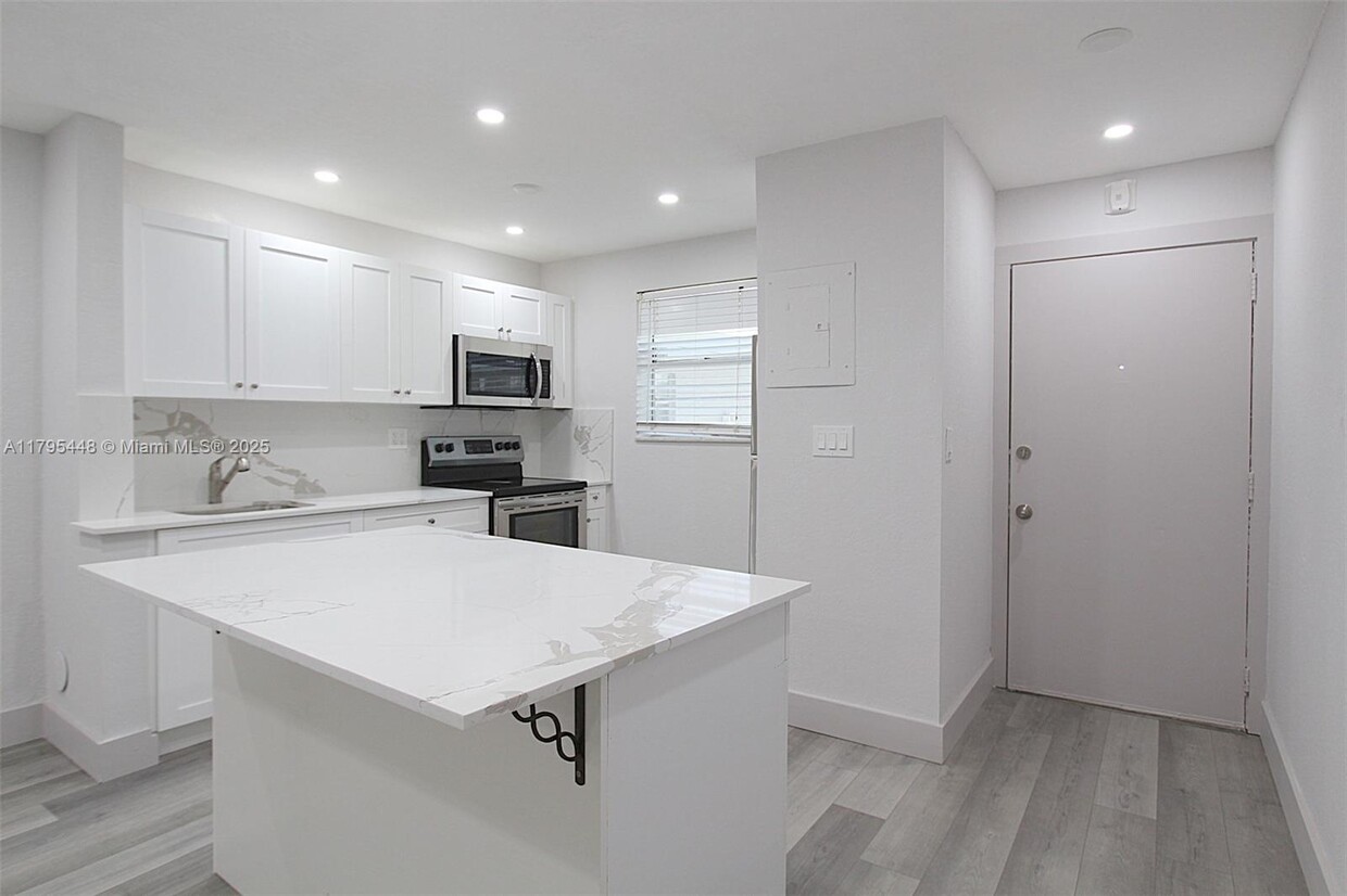 Primary Photo - 17255 SW 95th Ave