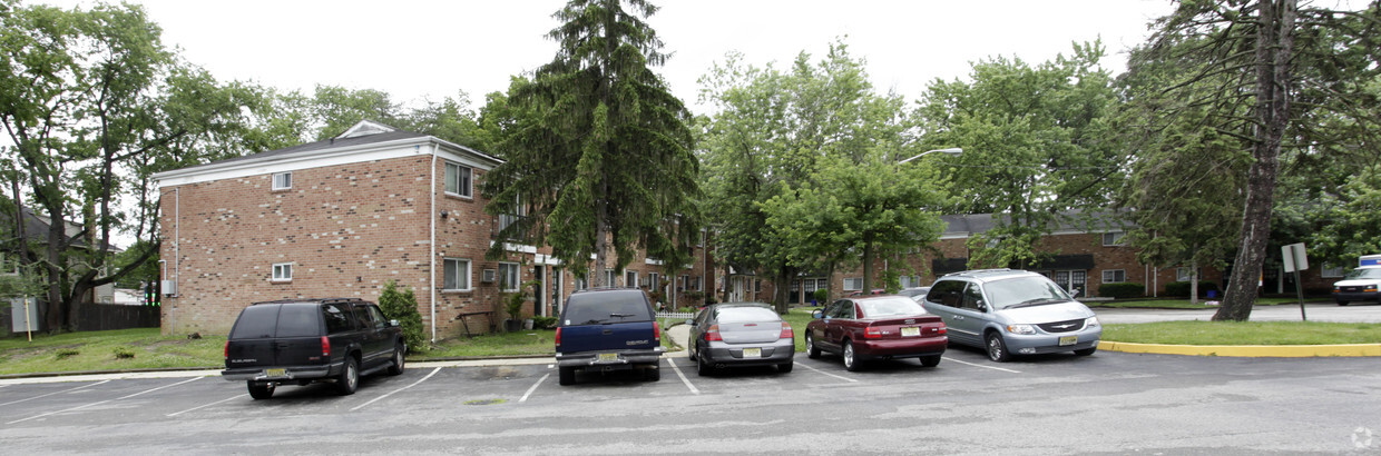 Primary Photo - Green Garden Apartments