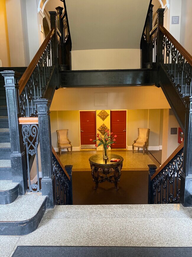 803 E 6th St Unit 403, Newport, KY 41071 Condo for Rent in Newport