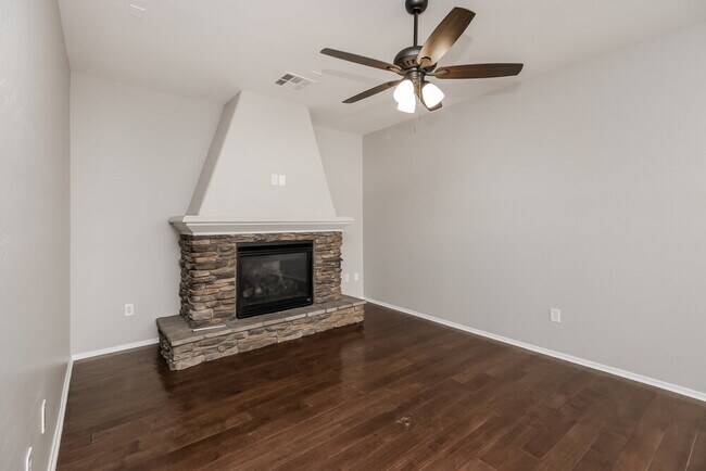 Foto del edificio - 831 S Henry Ln