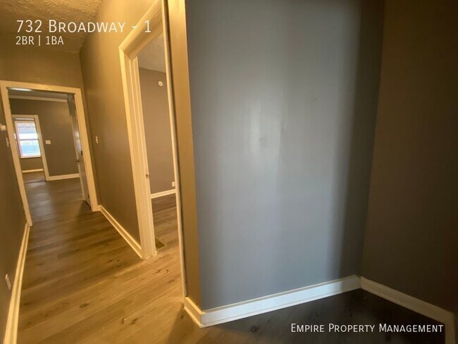 Foto del edificio - 1st Floor: 2 Bedroom/ 1 Bathroom Available...