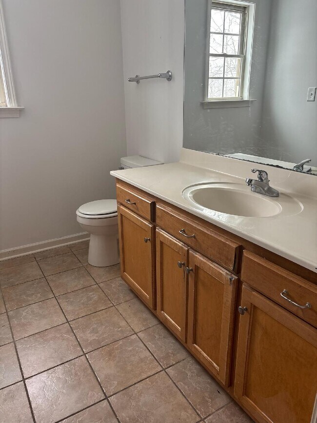 Building Photo - 202 Wellington Dr