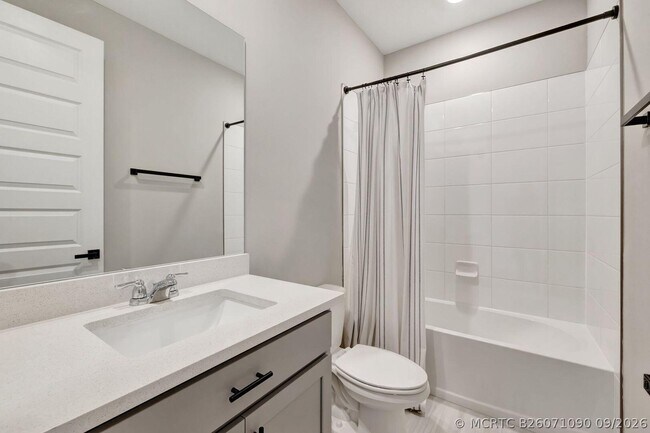 Foto del edificio - 8606 Dahlia Cir