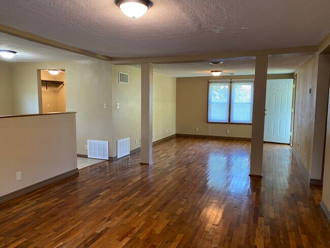 Foto del edificio - 208 E Maiden Ln