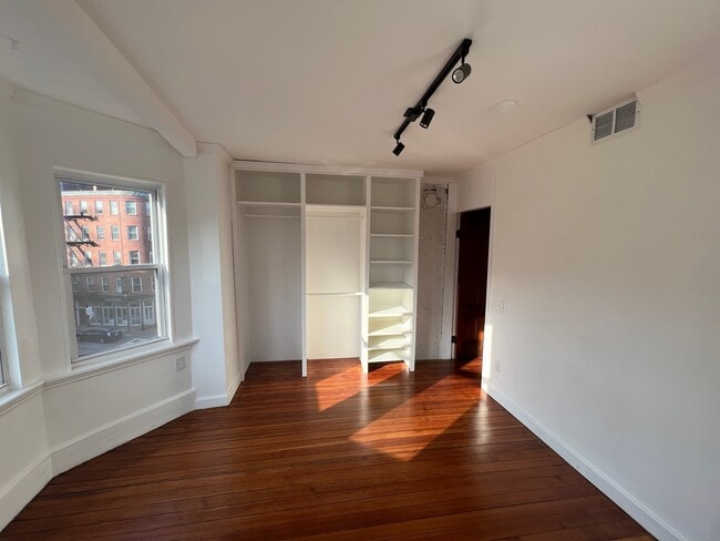 Building Photo - 108 N St