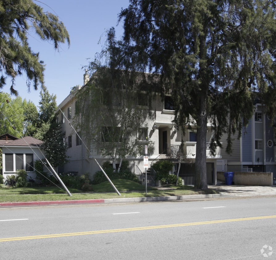 Building Photo - 4652 Fulton Ave