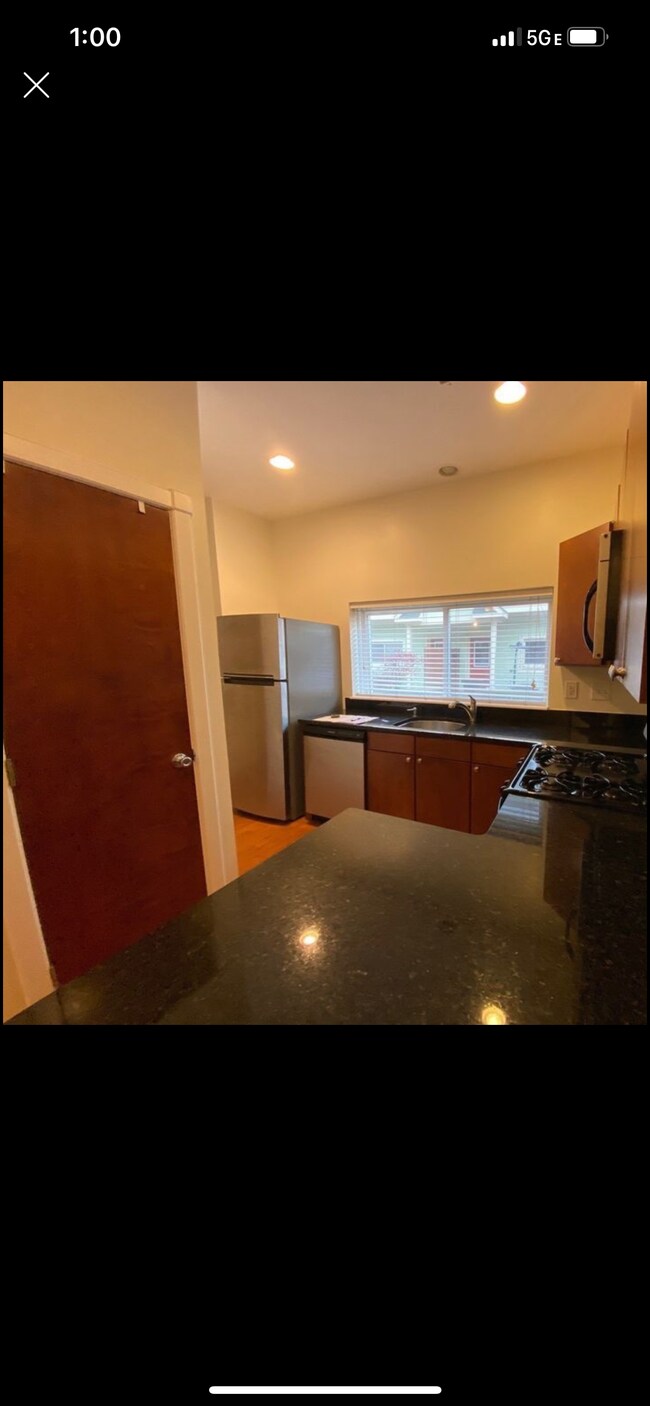 Kitchen includes all appliances + dishwasher - 1088 Perry St