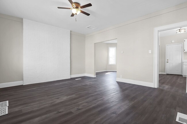 Building Photo - Updated 3 Bed Home