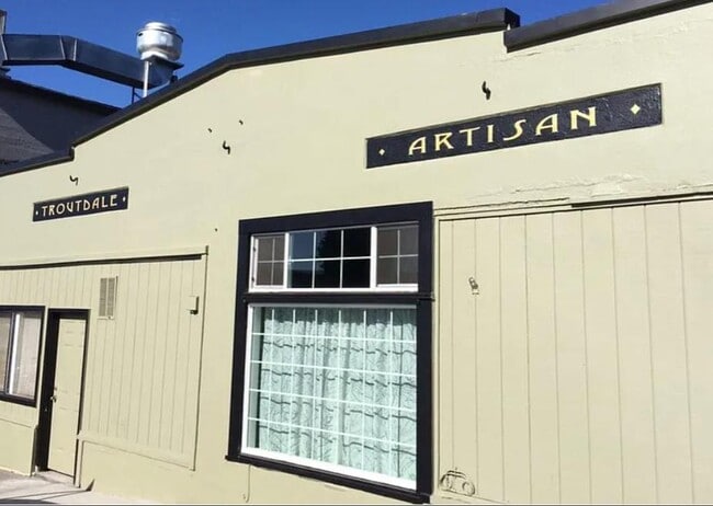 Photo - 122 SE Harlow Ave Apartment