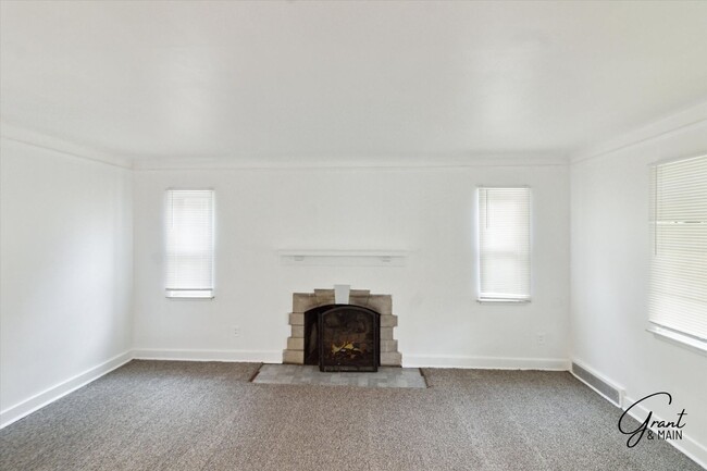 Foto del edificio - $1350 3 bedrooms