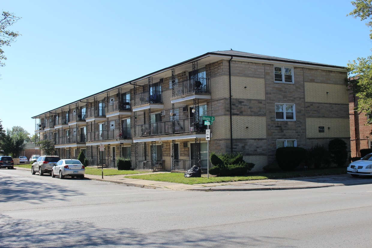 1121 W 127th St Apartments in Calumet Park, IL