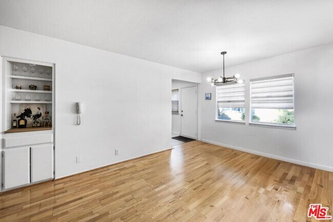 Foto del edificio - 5825 Bowcroft St