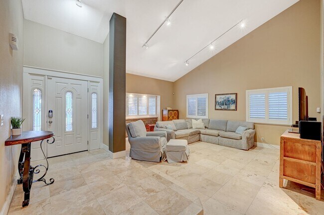 Foto del edificio - Charming 4 bedroom 3 bath fully furnished pool home in the heart of spring valley!