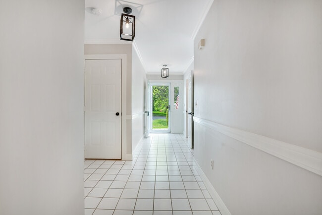 Building Photo - 38 Quarry Ridge Rd