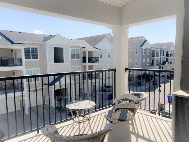 Foto del edificio - 14642 Bloom Dr